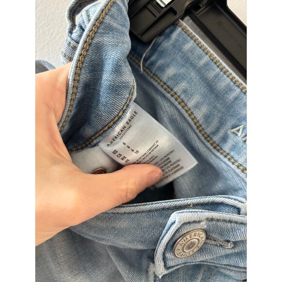 American Eagle Womens Midi Shorts Size 6 Light Wash Next Level Stretch Denim - Picture 3 of 6